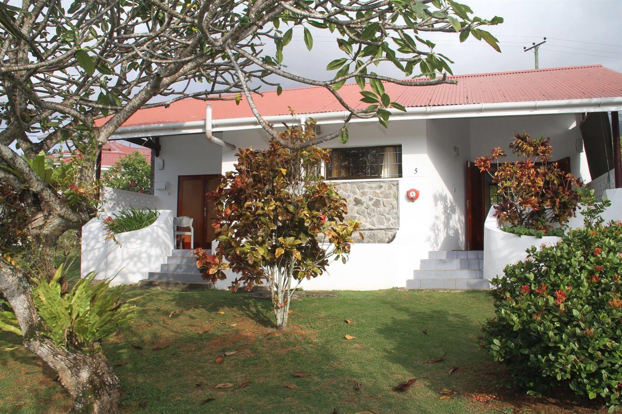 Daniella'S Bungalows Bel Ombre Exterior photo